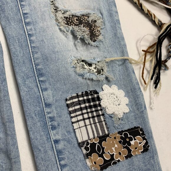 Hot Kiss Skinny Jeans Boho Black White Patched Distressed Light Denim Size 14 - Picture 5 of 12